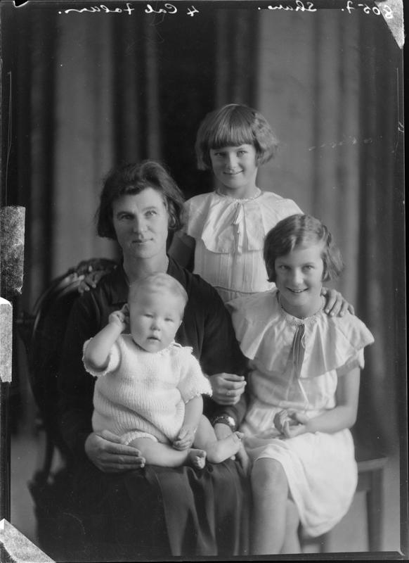 Shaw, Family Group Puke Ariki