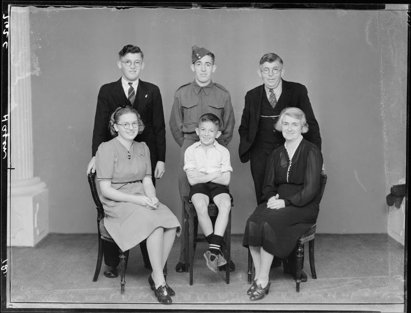 hagen-family-group-puke-ariki