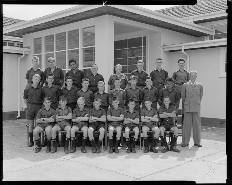 opunake-high-school-class-group-puke-ariki