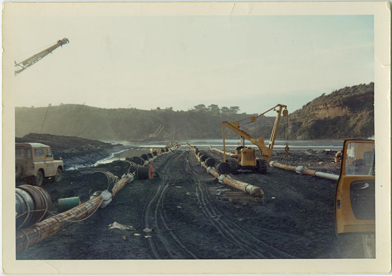 Laying of Kapuni gas pipeline, Tongaporutu Puke Ariki