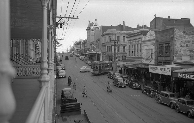 Tram turning Egmont Street Devon Street corner Puke Ariki