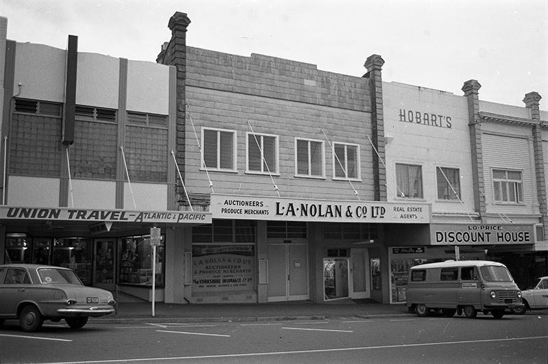 L. A. Nolan's Old Mart, Devon Street, New Plymouth Puke Ariki